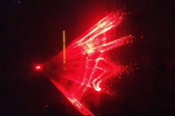 Hologramme_laser_homme_rouge