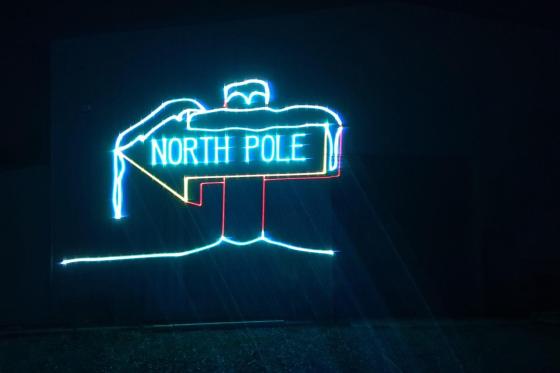 Spectacle_laser_pancarte_pole_nord