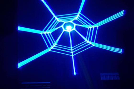 Spectacle_laser_toile_araignee