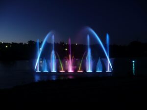 Europe Évènement - Photo de jets d'eau bleus, rouges et verts