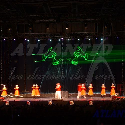 Europe Évènement - Photo of people dancing with fountains and Christmas illustration projection on water screen