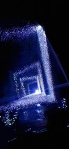 Hologramme laser en forme de cube bleu