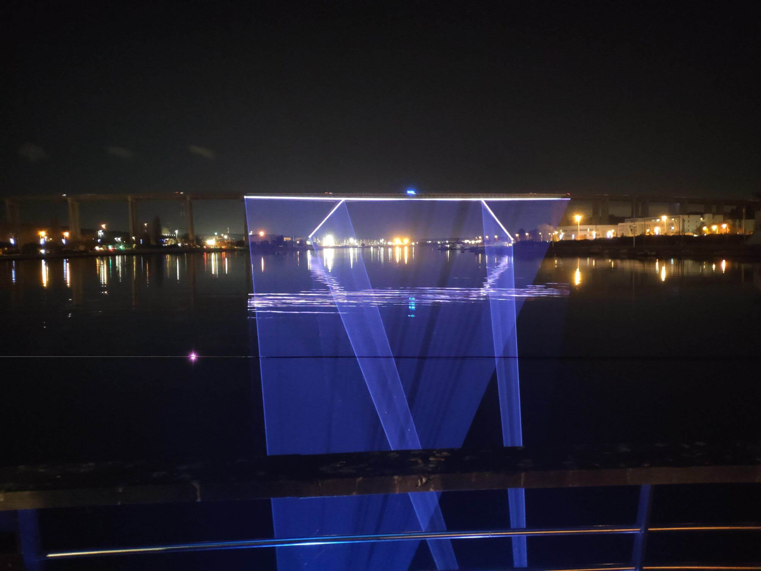 Europe Évènement - Photo du viaduc de Martigues avec traçage des contours au laser