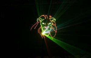 Europe Évènement - Photo d'une projection laser d'un lion en orange et vert