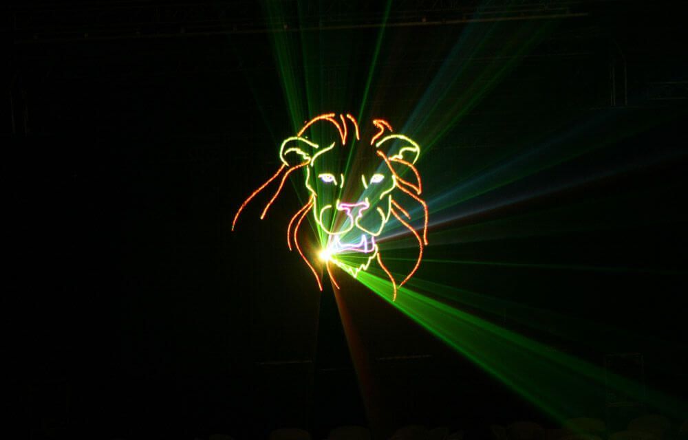 Europe Évènement - Photo d'une projection laser d'un lion en orange et vert