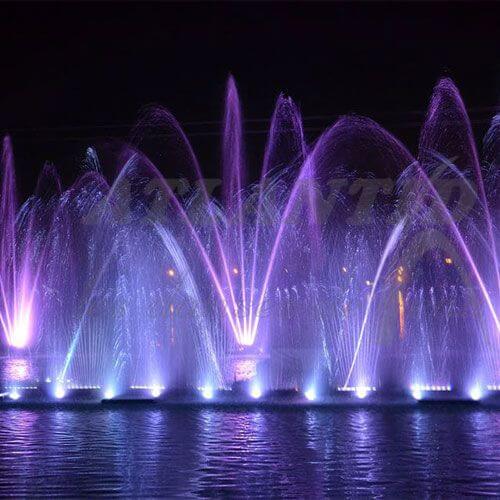 Europe Évènement - Photo de jets d'eau violets dans un bassin