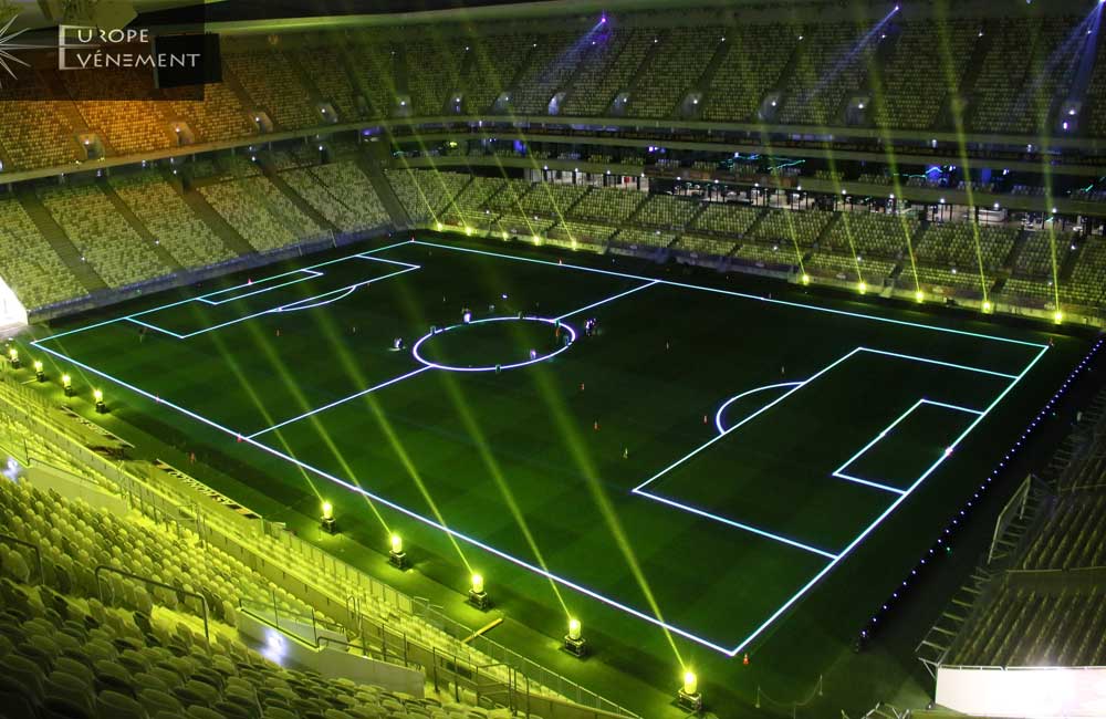Europe Évènement - Spectacle laser d'un stade de football éclairé de nuit pour la coupe de la ligue 2018